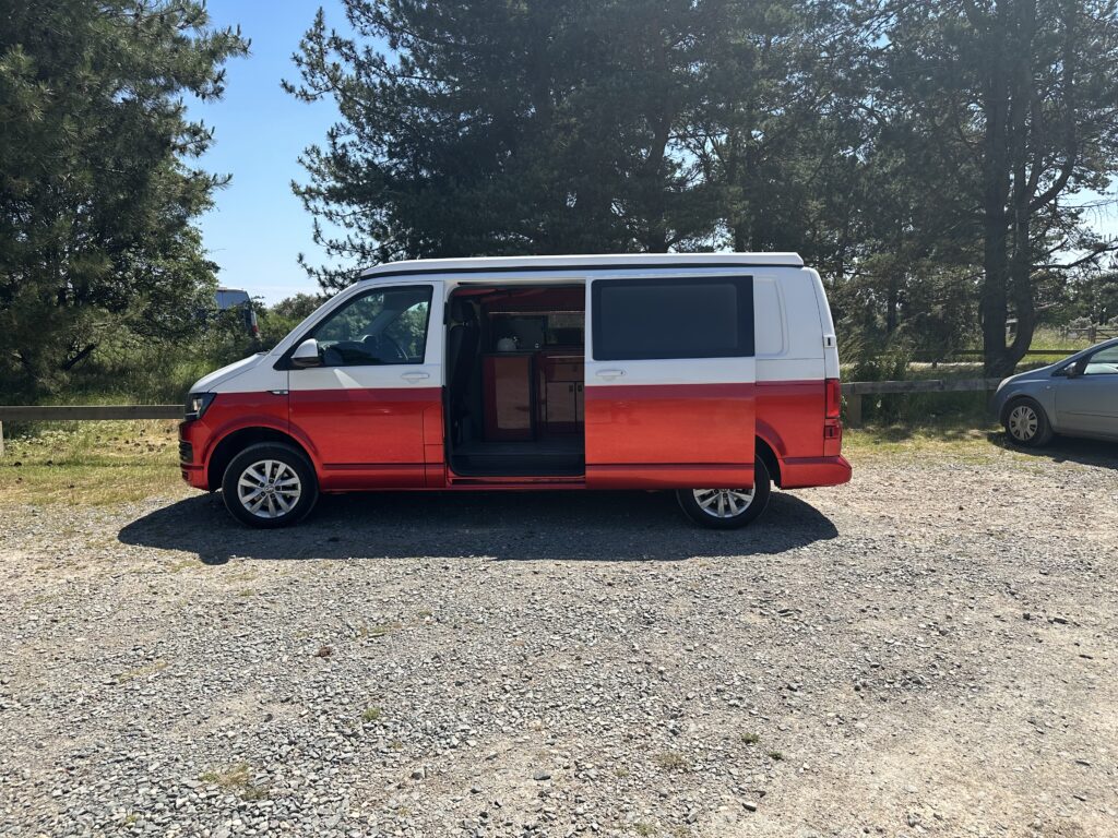 VW T6 2.5 TDI 2016 - Red Exterior